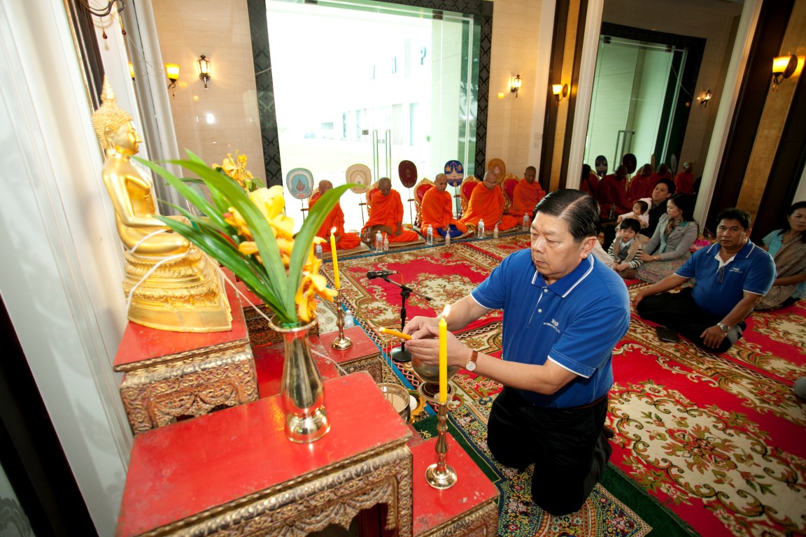 New Year Merit making buddhist tradition 2557 and Wonnapobs sport-day